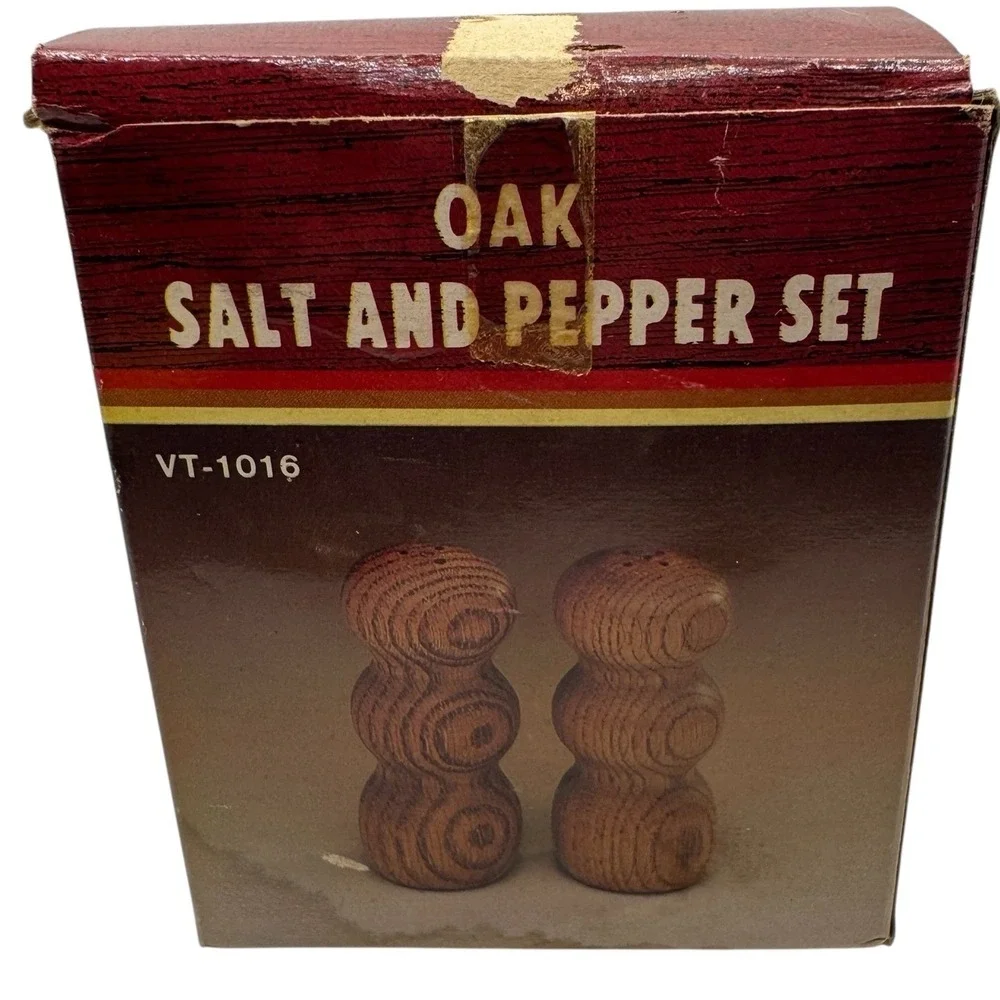 Vintage Oak Wood Salt‎ and Pepper Shaker Set 1980 Wal-Mart Stores Inc NIB